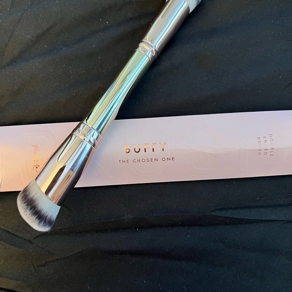 The Original Buffy Brush (formally Maskara) Missing protection brush sleeve.